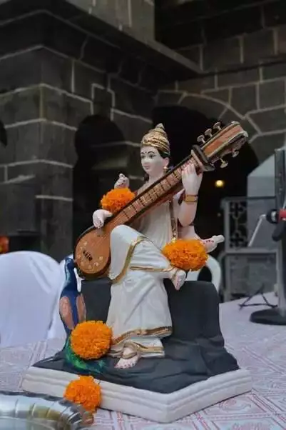 Goddess-Saraswati-Holding-Veena