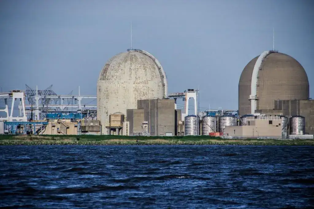 Salem Nuclear Reactor Plant